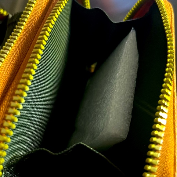 Wallet Disney Themed Winnie the Pooh Mini Accordion style Size: (4.53" x 3.35'") - Picture 6 of 7